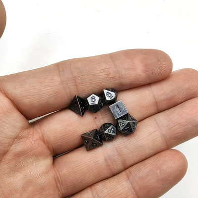 Ελαφρύς Μίνι Πολυεδρικά Ζάκια Σετ σε Long Tube Dungeons And Dragons RPG