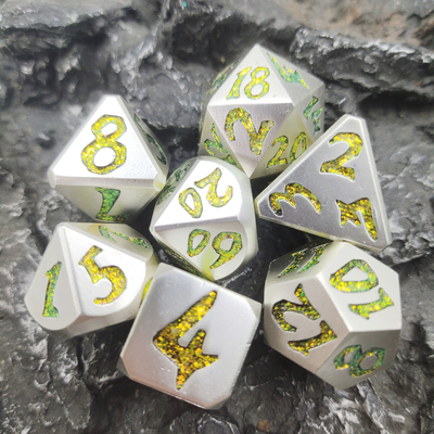 Η ακρίβεια RPG Dice7 χωρίζει σε τετράγωνα καθορισμένο φιλικό για Tabletop το μέταλλο τυχερού παιχνιδιού πολύεδρο