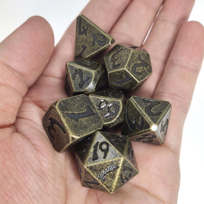 Μίνι RPG χωρίζει σε τετράγωνα DND RPG χωρίζει σε τετράγωνα καθορισμένο ανθεκτικό για τα μπουντρούμια και τους δράκους πολύεδρο Aurichalceous