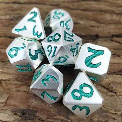 Edge Rpg Dice Rpg Dice άοσμο πολυεδρικό ζάρι Ελαφρύ αιχμηρό πράσινο ασημί μέταλλο