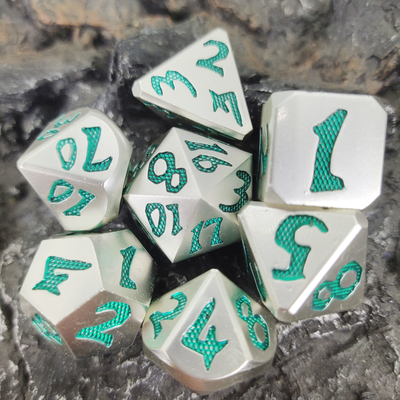 Edge Rpg Dice Rpg Dice άοσμο πολυεδρικό ζάρι Ελαφρύ αιχμηρό πράσινο ασημί μέταλλο