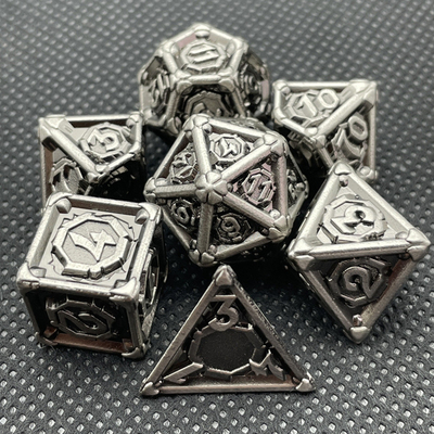 Προσαρμοσμένο Metal Multi - Face Dice Dnd Rpg Coc Παιχνίδι επιφάνειας εργασίας φορητό