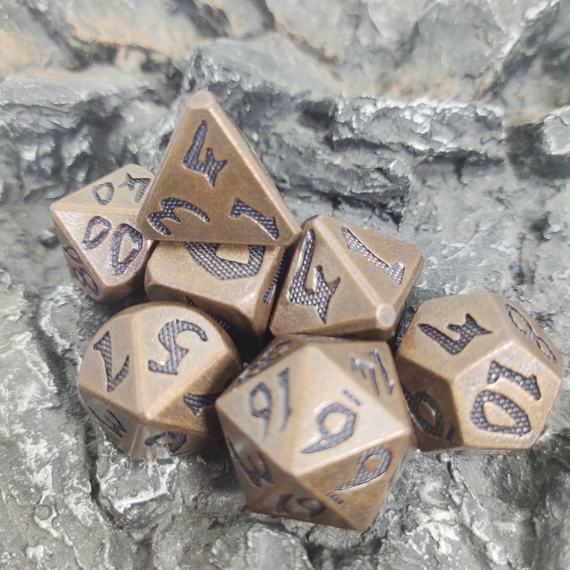 Ο πολυ ορείχαλκος RPG χρώματος επιτραπέζιων παιχνιδιών DND πολύεδρος χωρίζει σε τετράγωνα το χαλκό ένδυσης συνόλου χωρίζει σε τετράγωνα τα σύνολα